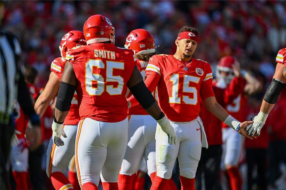 Kansas City Chiefs quarterback Patrick Mahomes (15) takes a breather in between plays on Sunday, Nov. 23, 2025, at GEHA Field at Arrowhead Stadium during the ChiefsÕ game against the Indianapolis Colts.
