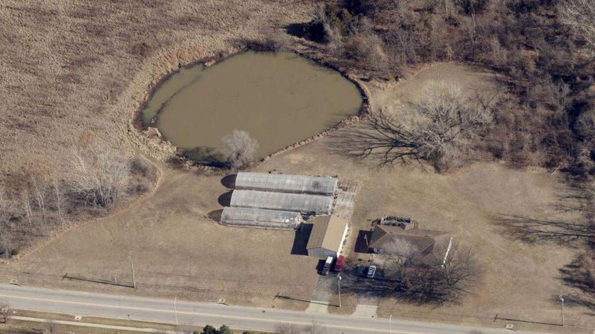 A developer has withdrawn a plan to build a housing complex, with 184 apartments and townhomes, in western Shawnee, between Old K-7 Highway and K-7 Highway, south of 47th Street and north of 55th Street.