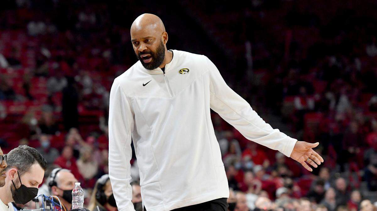 Missouri coach Cuonzo Martin talks to his team as they play Arkansas during the second half of an NCAA college basketball game Wednesday, Jan. 12, 2022, in Fayetteville, Ark. (AP Photo/Michael Woods)