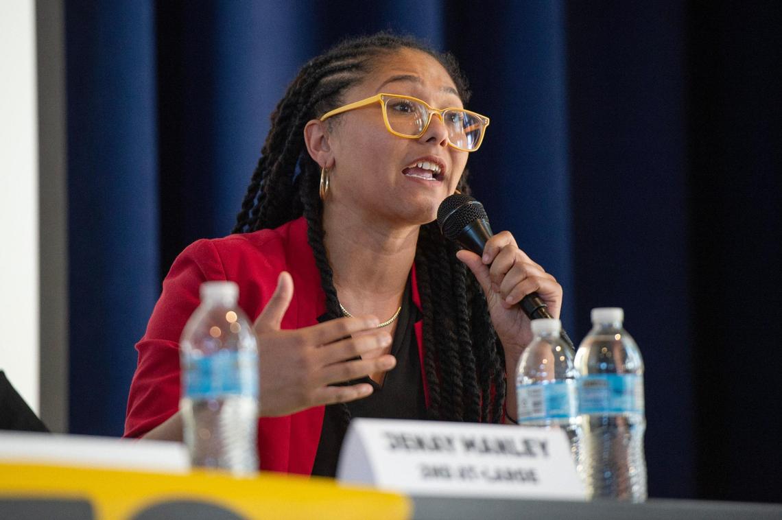 Candidate for city council’s 2nd District Jenay Manley shares thoughts on landbank policy and increasing access to the city-wide housing trust during the Saturday KC Tenants Power forum, which was held at the Mohart Center.