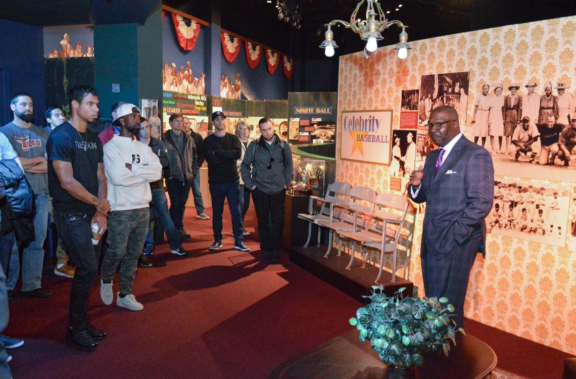 Negro Leagues Baseball Museum president Bob Kendrick speaks to a group of Philadelphia Phillies players.
