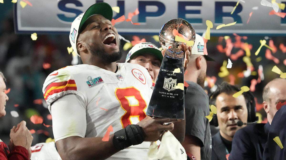Kansas City Chiefs defensive end Carlos Dunlap (8) celebrates with the Lombardi Trophy after defeating the Philadelphia Eagles in Super Bowl LVII at State Farm Stadium in Glendale on Feb. 12, 2023.