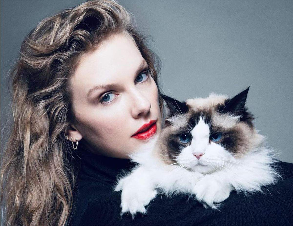 Signing "Childless Cat Lady," Taylor Swift posted on social media Sept. 10 that she's voting for Kamala Harris