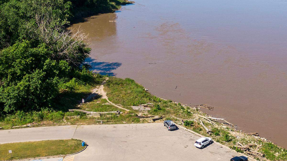 Riverfront Park sits on the banks of the Missouri River in Kansas City. The park has a boat ramp and is poorly maintained.