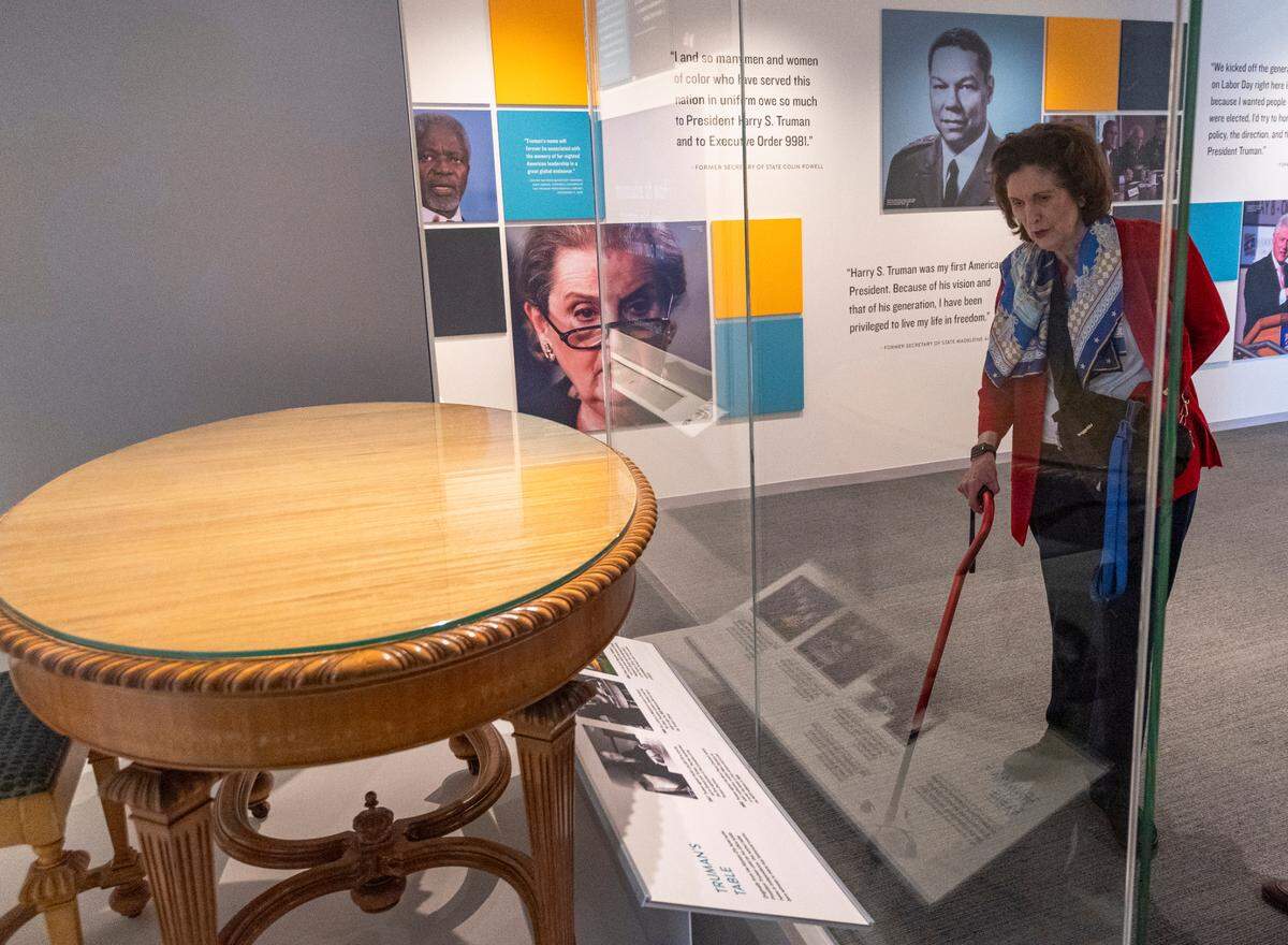 Lynda Johnson Robb, the daughter of Lyndon Johnson, was among presidential descendants touring the Truman Library.