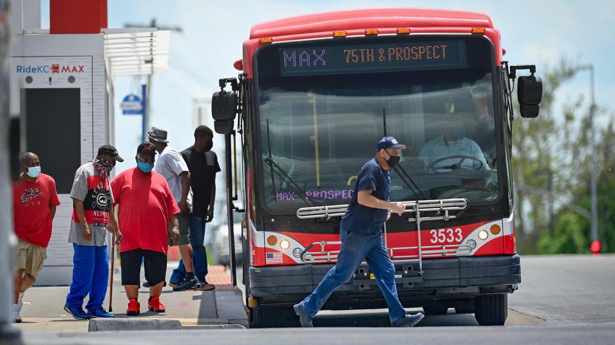 KCATA Max bus stops at 31st Street and Prospect Avenue in Kansas City.