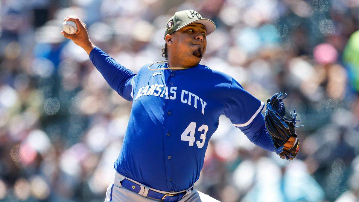 Kansas City Royals pitcher Carlos Hernandez (43) throws against the Chicago White Sox during a May 2023 game Guaranteed Rate Field.