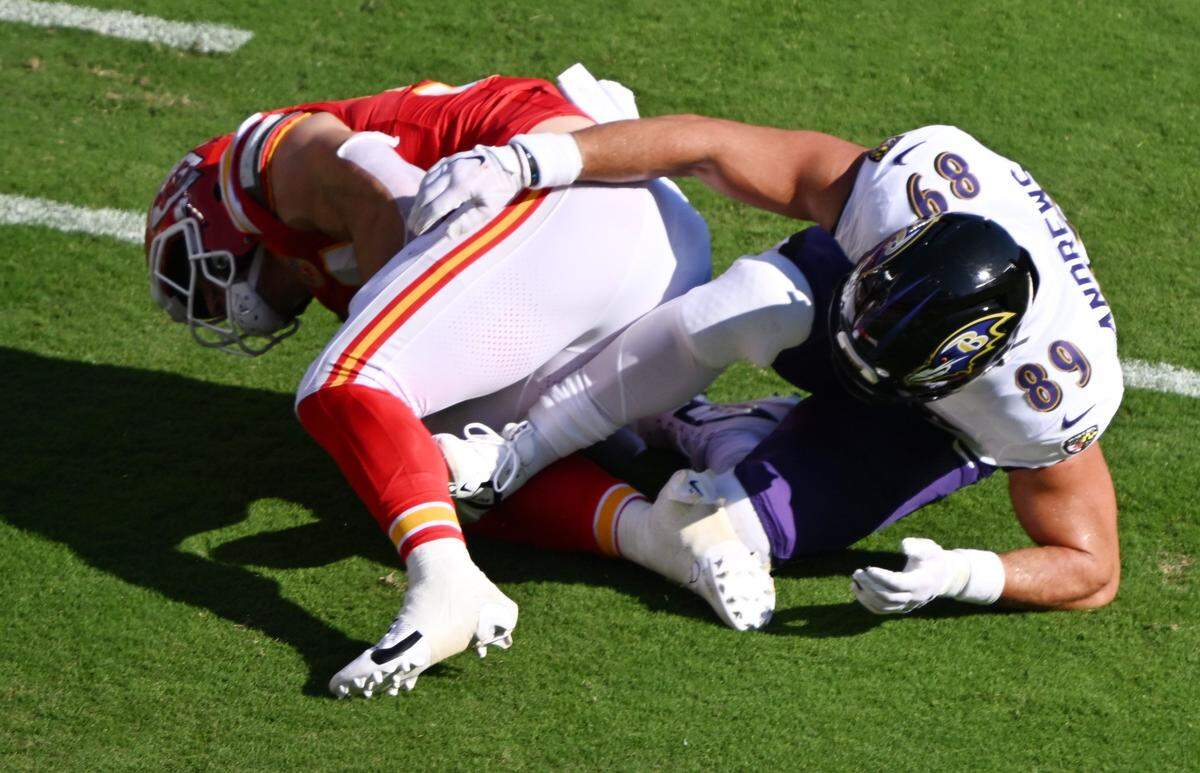 Kansas City Chiefs linebacker Leo Chenal (54) intercepts a pass intended for Baltimore Ravens tight end Mark Andrews (89) in the first quarter on Sunday, Sept. 28, 2025, at GEHA Field at Arrowhead Stadium.