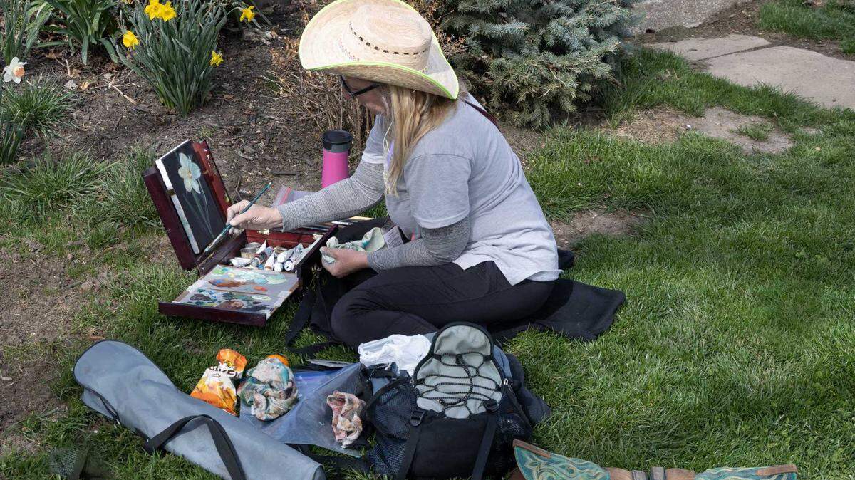 Julia Dell Otterness paints a picture during the Summit Art’s 2022 Plein Air Festival.