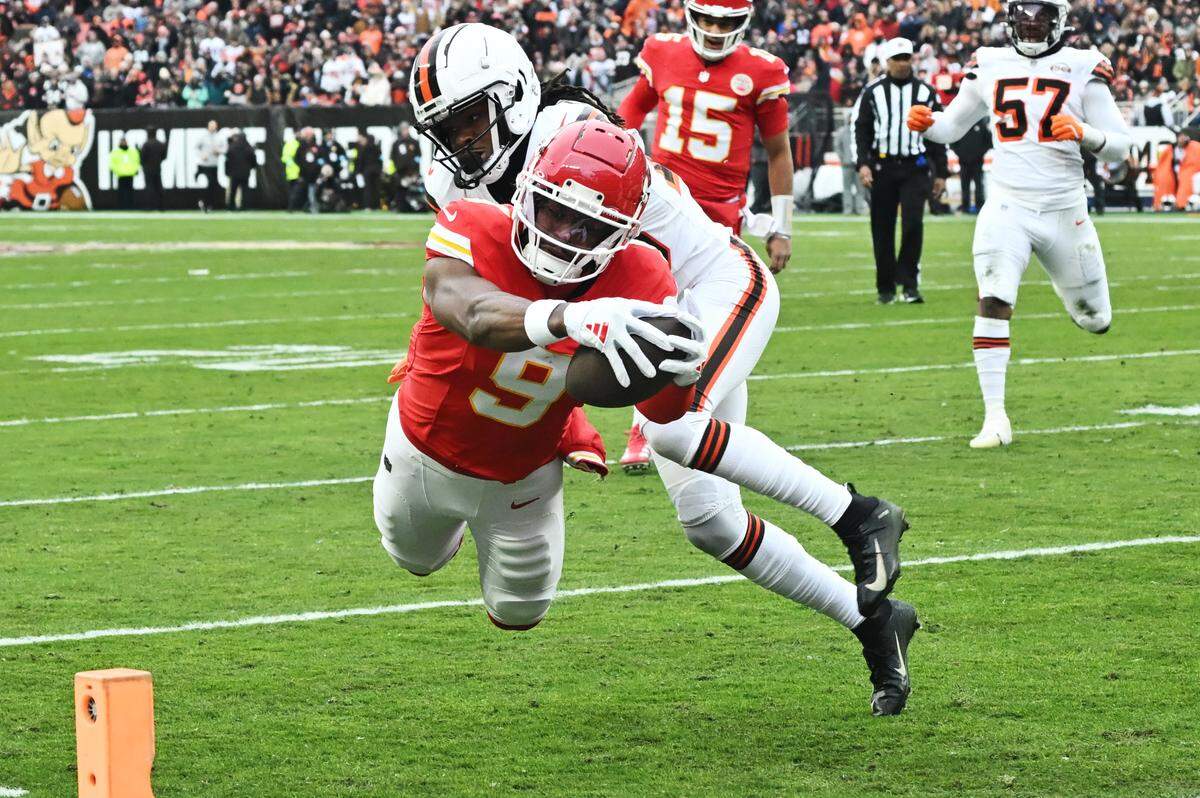 Kansas City Chiefs wide receiver JuJu Smith-Schuster stretches for the pylon and scores a touchdown against the Cleveland Browns during a Week 15 NFL game at Huntington Bank Field in Cleveland, Ohio on Sunday, Dec. 15, 2024.