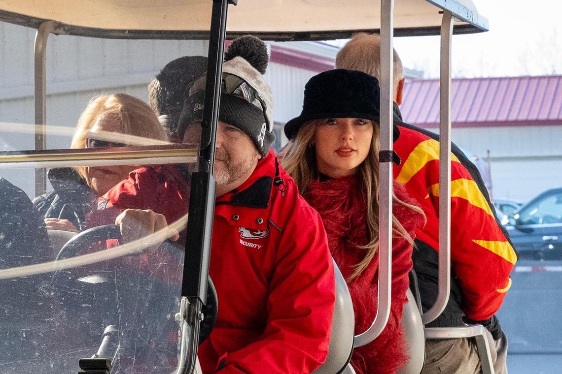 Taylor Swift arrived at GEHA Field at Arrowhead Stadium Saturday with her parents, Andrea Swift and Scott Swift.