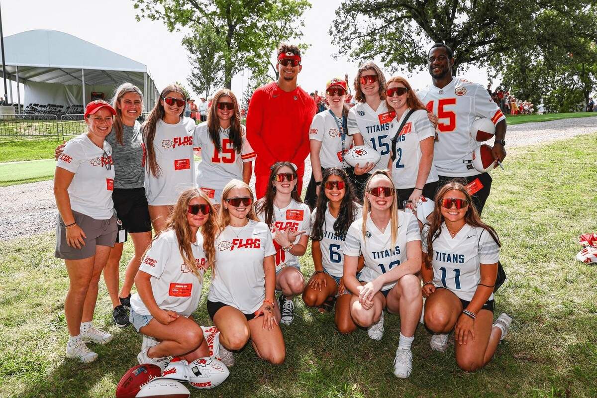 Patrick Mahomes hangs out with the Lee’s Summit West High School flag football team.