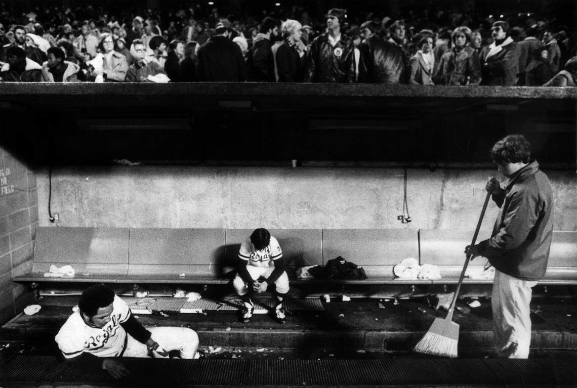Royals shortstop Freddie Patek was a dejected figure in the dugout after the 1977 ALCS. ORG XMIT: DVUF97B