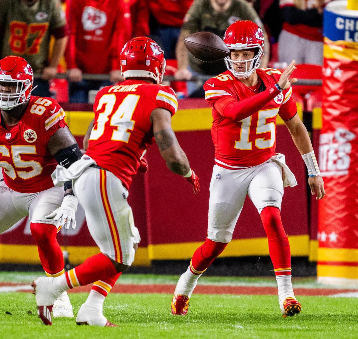 Kansas City Chiefs quarterback Patrick Mahomes (15) throws a pass to Kansas City Chiefs running back Samaje Perine (34) in the second quarter during an NFL game against the Tampa Bay Buccaneers on Monday, Nov. 4, 2024, at GEHA Field at Arrowhead Stadium.