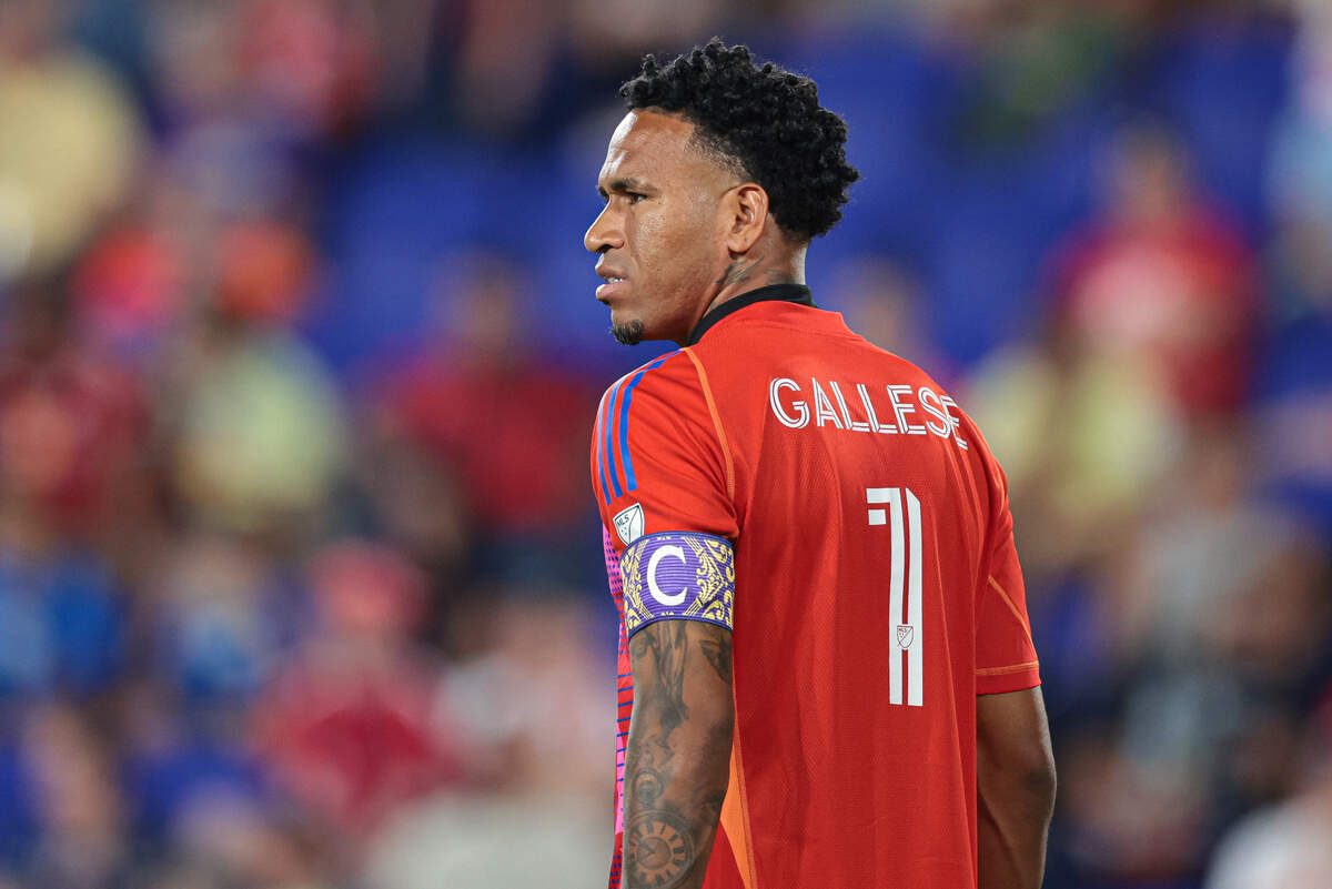 Orlando City goalkeeper Pedro Gallese (1) looks up field during the second half against the New York Red Bulls at Red Bull Arena on June 1, 2024.