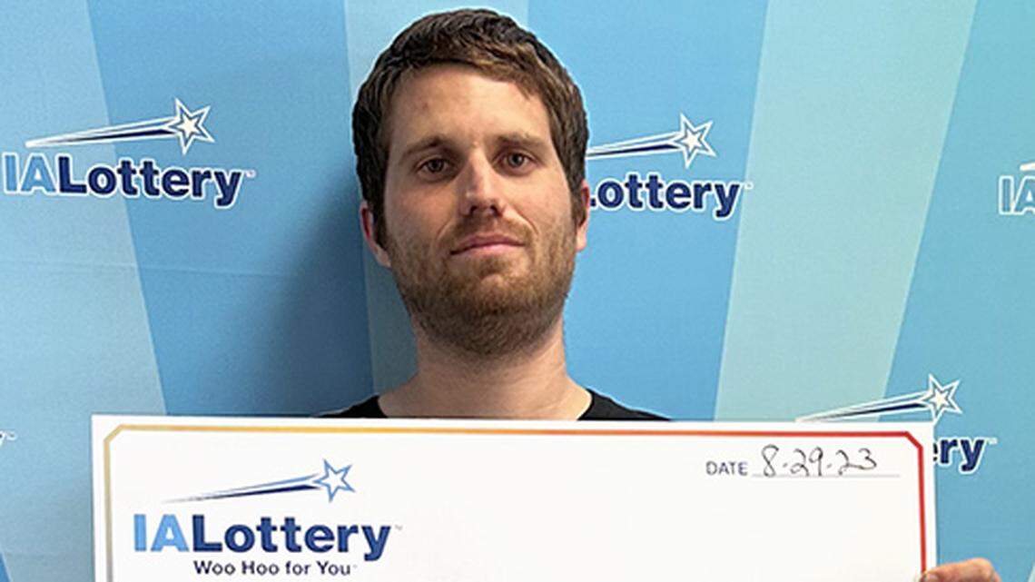 Bryan Hensley, 32, of Arkansas, with his oversized check.