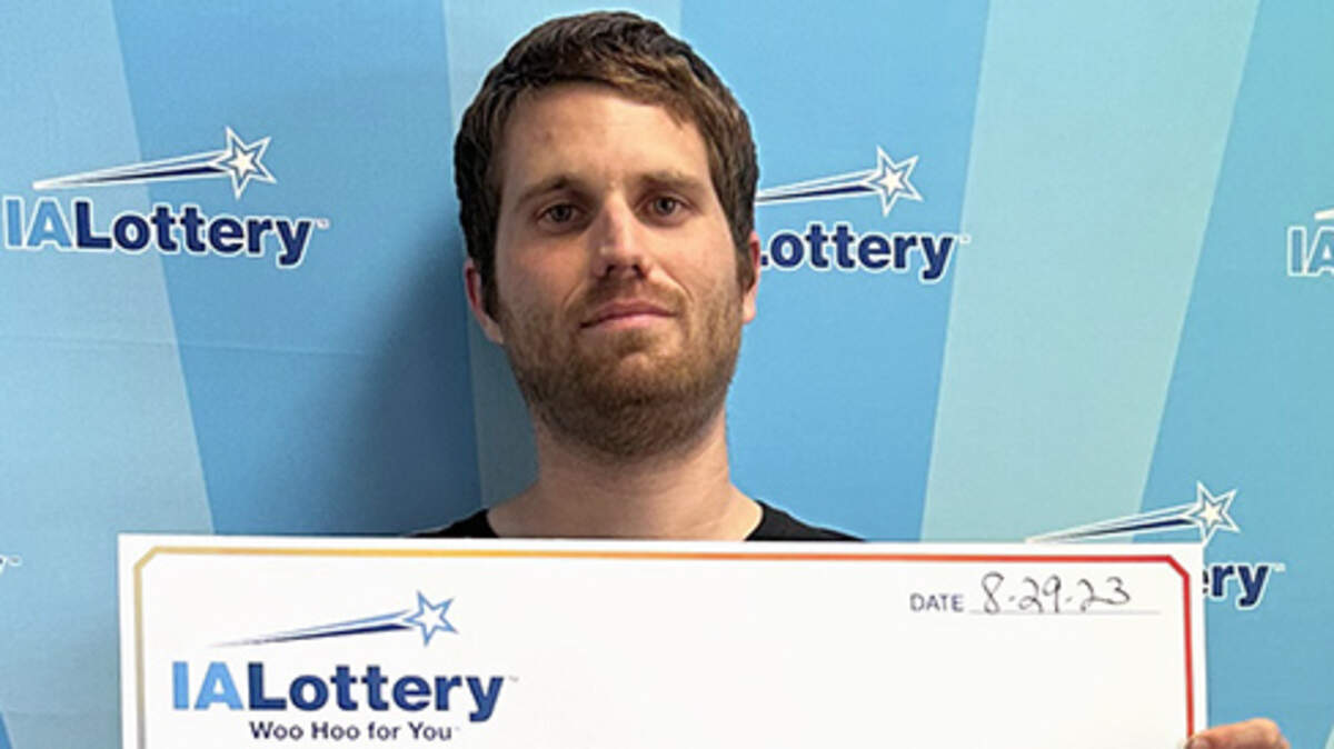 Bryan Hensley, 32, of Arkansas, with his oversized check.
