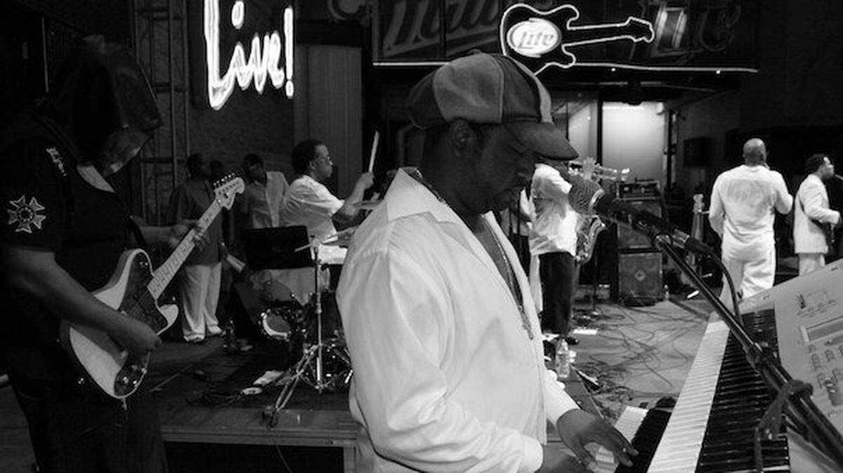 Musician Ronnie Fells played in several jazz venues in the 18th and Vine district in Kansas City before losing his vision. He said until that happened, there wasn’t a time where he wasn’t playing music. Now, he’s hoping the kindness of friends can lead him back to the music he loves.