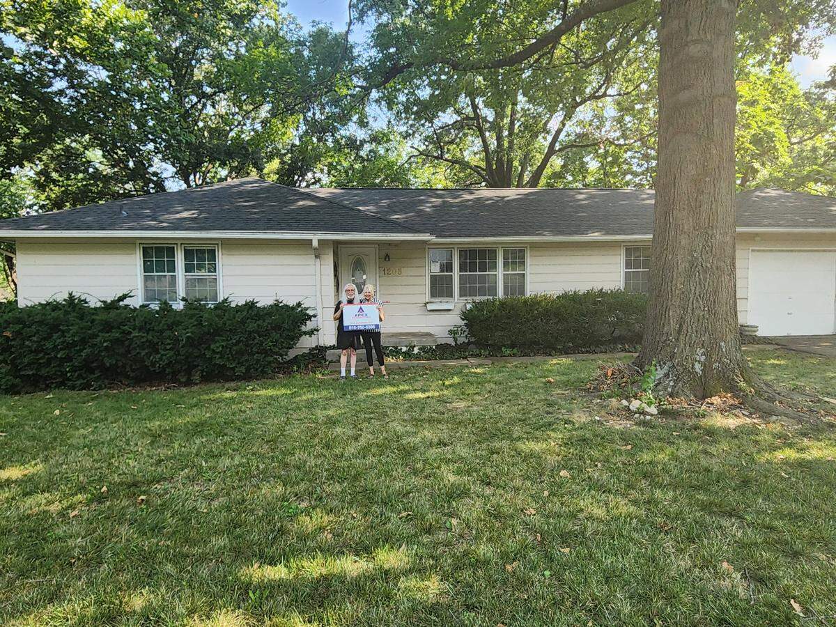 Apex Roofing and Restoration, a local family-owned and operated roofing company, agreed to replace a roof for free for Kansas City couple battling cancer when they lost their homeowners insurance.