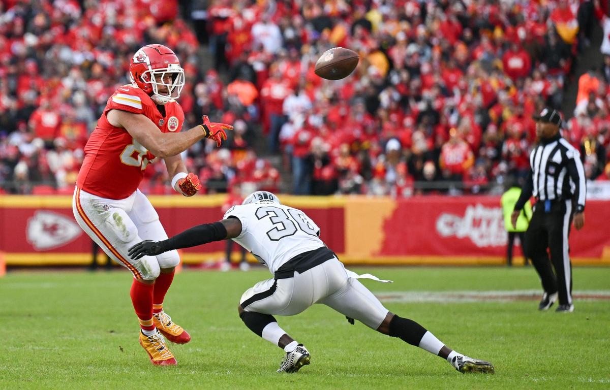 Las Vegas Raiders cornerback Darnay Holmes (30) couldn’t stop Kansas City Chiefs tight end Travis Kelce (87) from pitching the ball he just caught to running back Samaje Perine (34) in the second quarter on Friday, Nov. 29, 2024, at GEHA Field at Arrowhead Stadium.