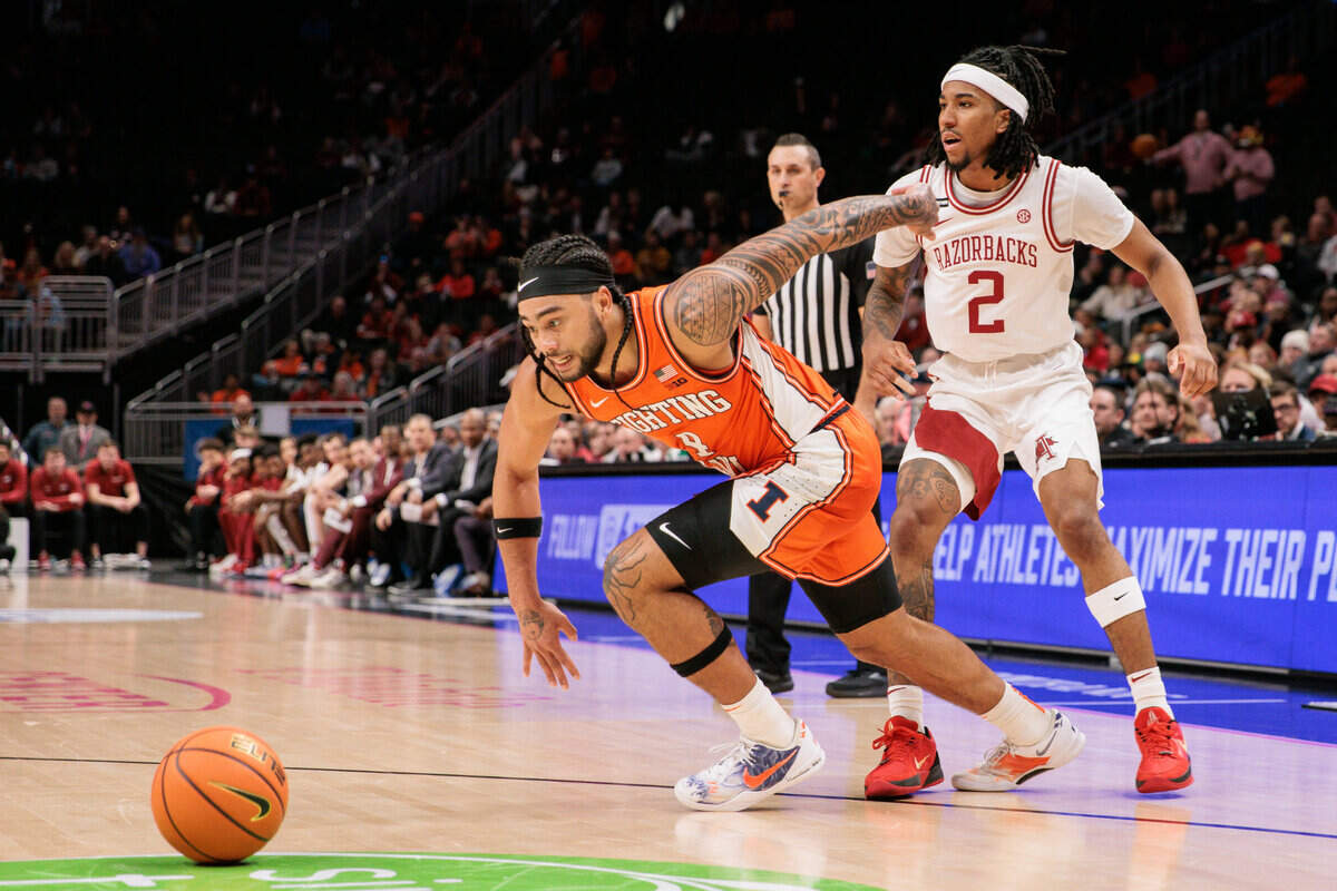 Illinois Fighting Illini guard Kylan Boswell, left, races Arkansas Razorbacks guard Boogie Fland toward a loose ball during a men’s college basketball game at T-Mobile Center in Kansas City on Thanksgiving Day, Thursday, Nov. 28, 2024.