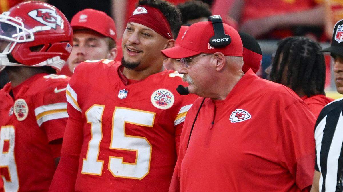 Kansas City Chiefs wide receiver Xavier Worthy (1) and quarterback Patrick Mahomes (15) along with head coach Andy Reid were wearing smiles as the watched the Chiefs in the final minutes of their 37-20 victory over the Baltimore Ravens on Sunday, Sept. 28, 2025, at GEHA Field at Arrowhead Stadium.