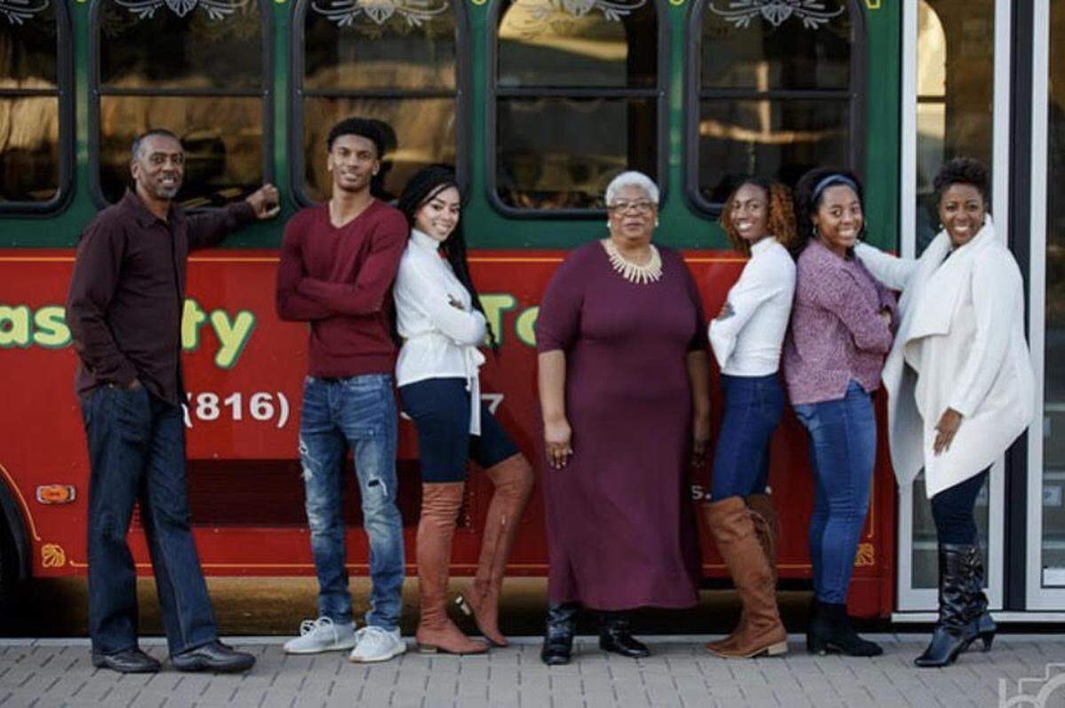 Evonne “Renae” Shelly (far right) with family