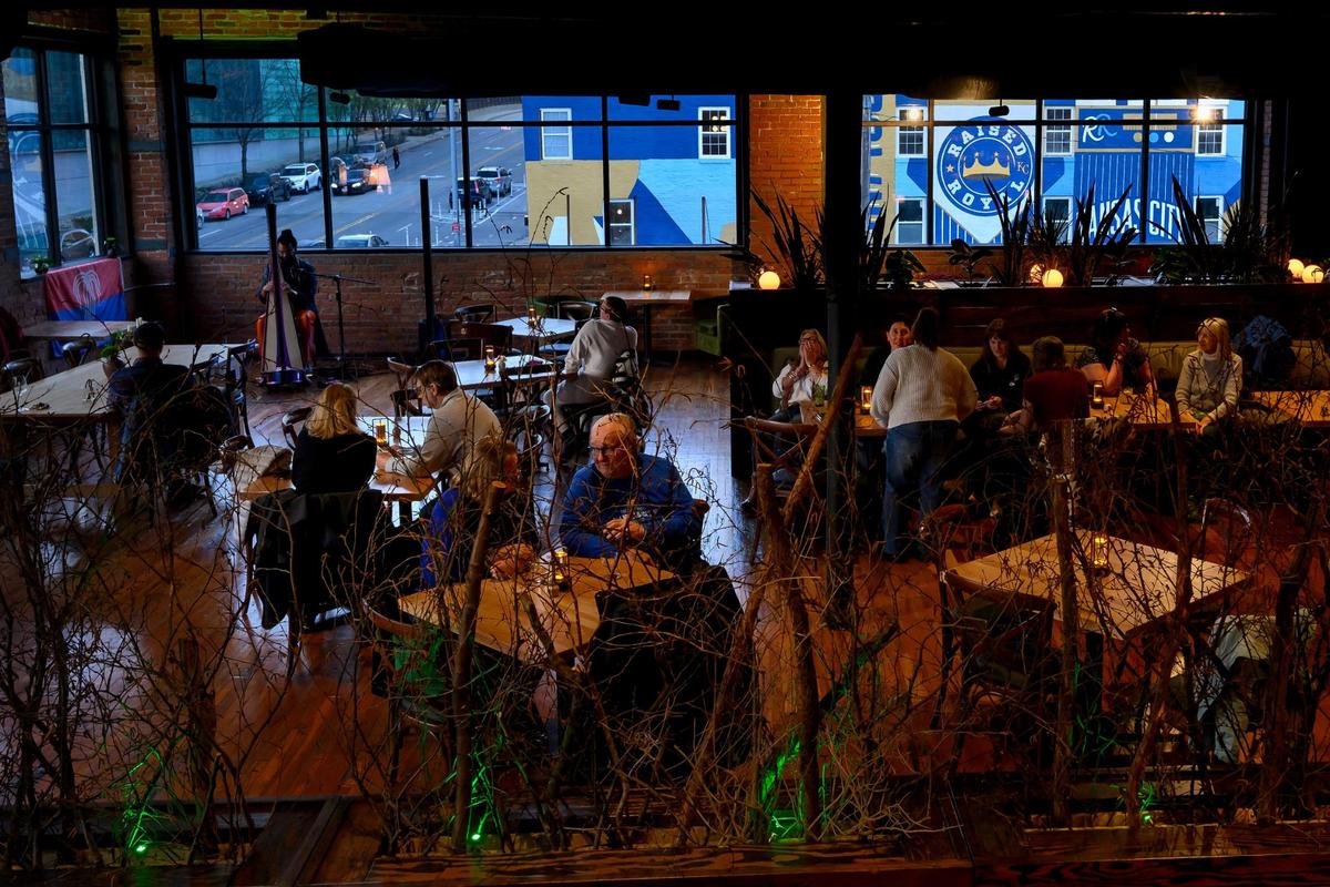 Green Dirt on Oak, a highly anticipated restaurant, began serving customers Wednesday.