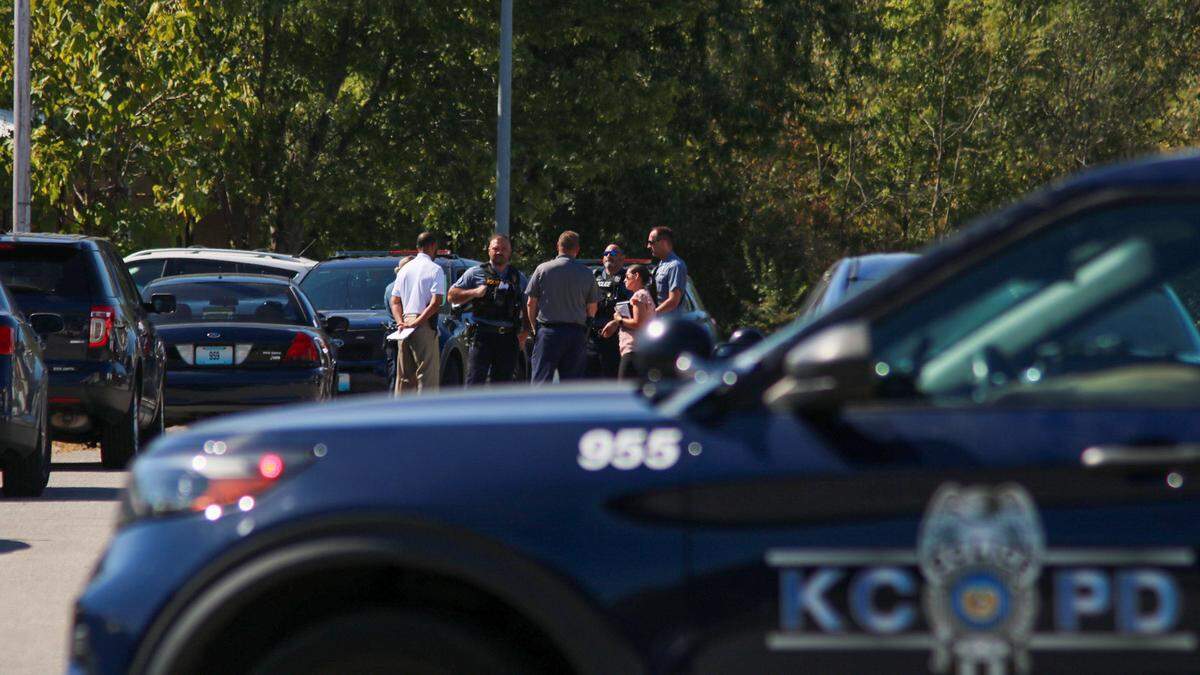 Officers responded to the 8800 block of Northeast 105th Place Saturday morning after a caller told police an argument led to a stabbing. A man suffering stab wounds was pronounced dead at the scene.