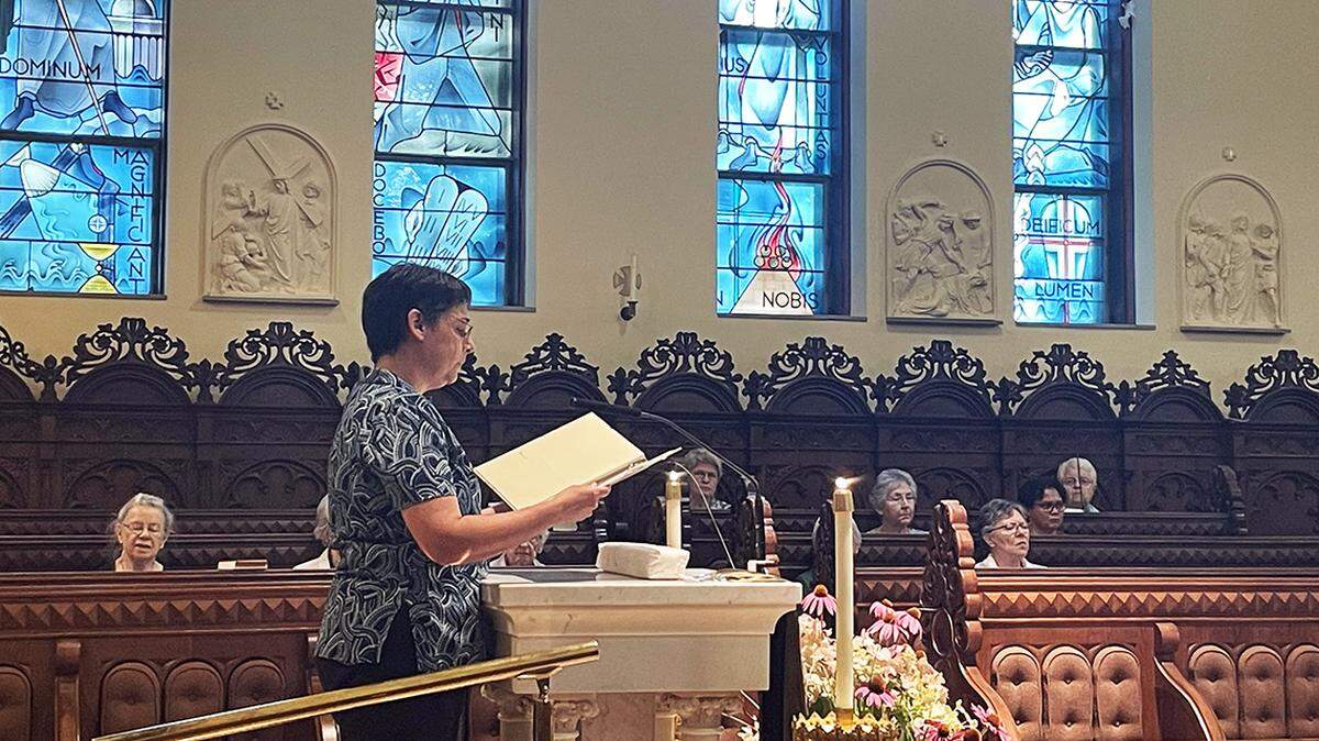 Elizabeth Carrillo, OSB, of the Benedictine Sisters of Mount St. Scholastica reads at Mass.