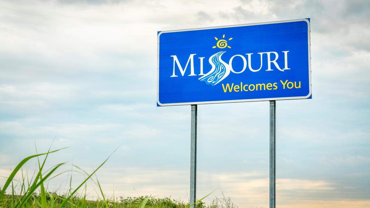 File photo of a roadside sign at Missouri’s state border with Illinois.