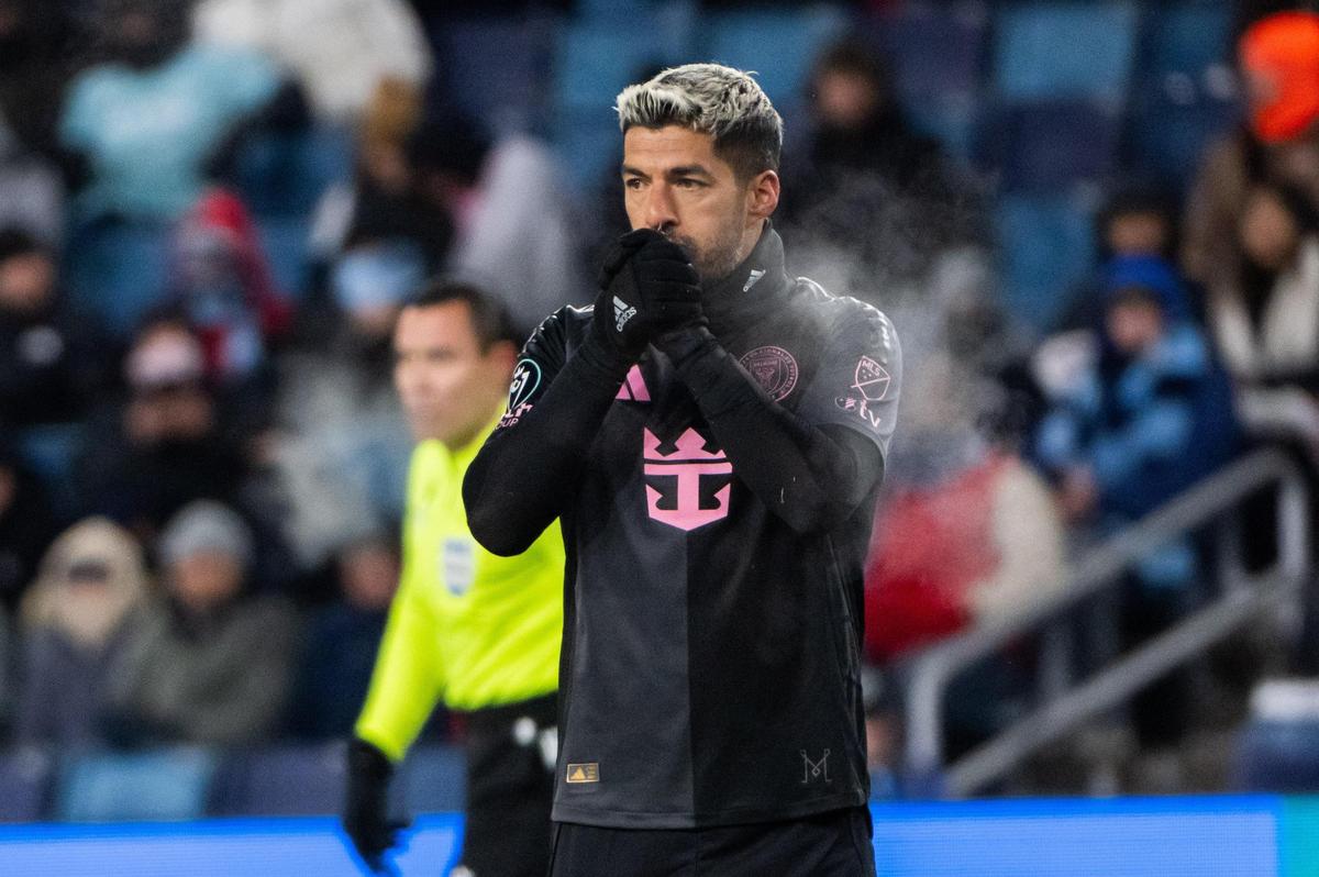 Inter Miami CF forward Luis Suarez blows warm air into his hands during the first half of the Concacaf Champions Cup match of Sporting KC vs. Inter Miami CF on Wednesday, Feb. 19, 2025, at Sporting Park. The game was one of the coldest matches in MLS history.