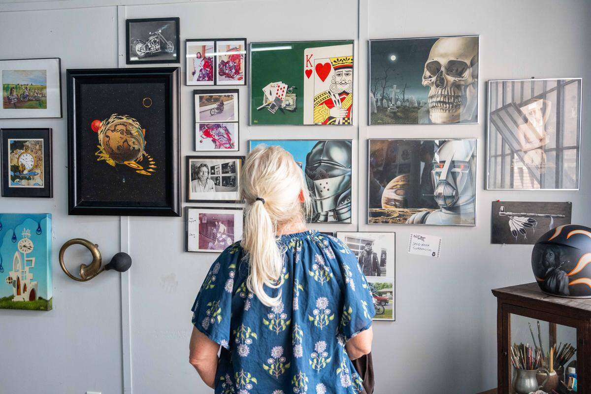 A Chopper Fest attendee admired artwork from David Mann.