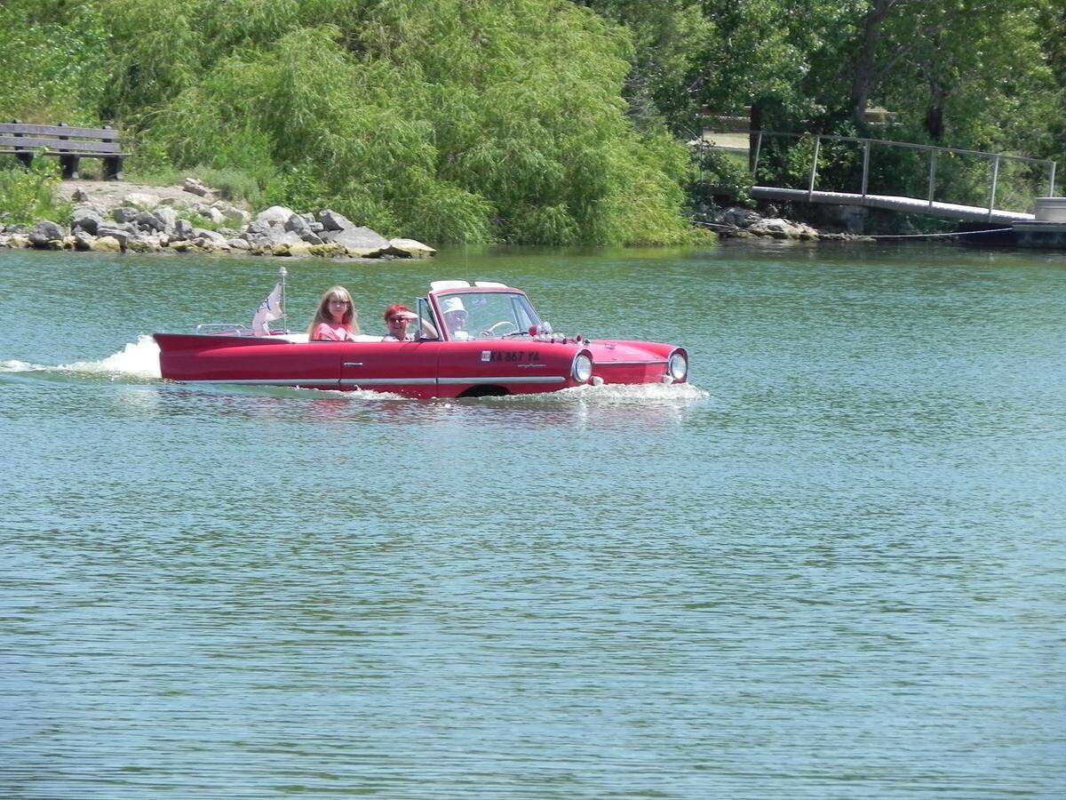 Norm Hacker drives his combination car/boat across Marion County Lake in 2017.