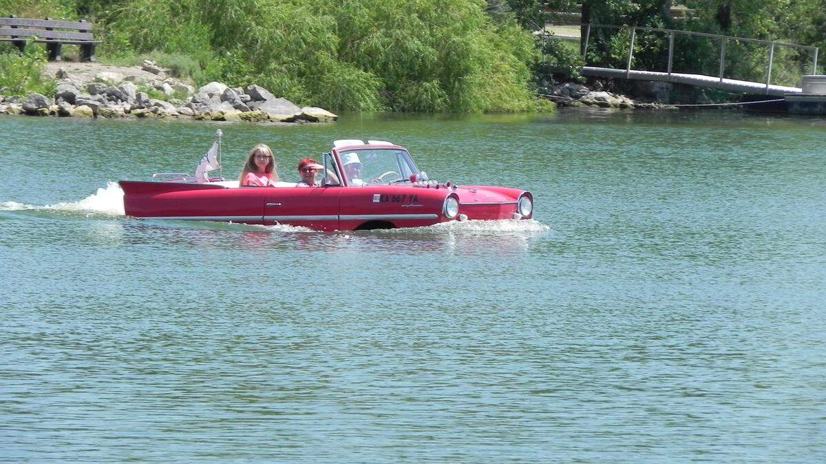 Norm Hacker drives his combination car/boat across Marion County Lake in 2017.