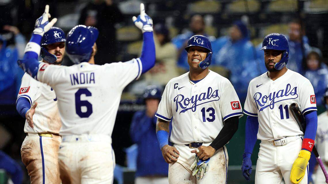 How Royals fought through rain, fog for unlikely offensive eruption vs. Twins
