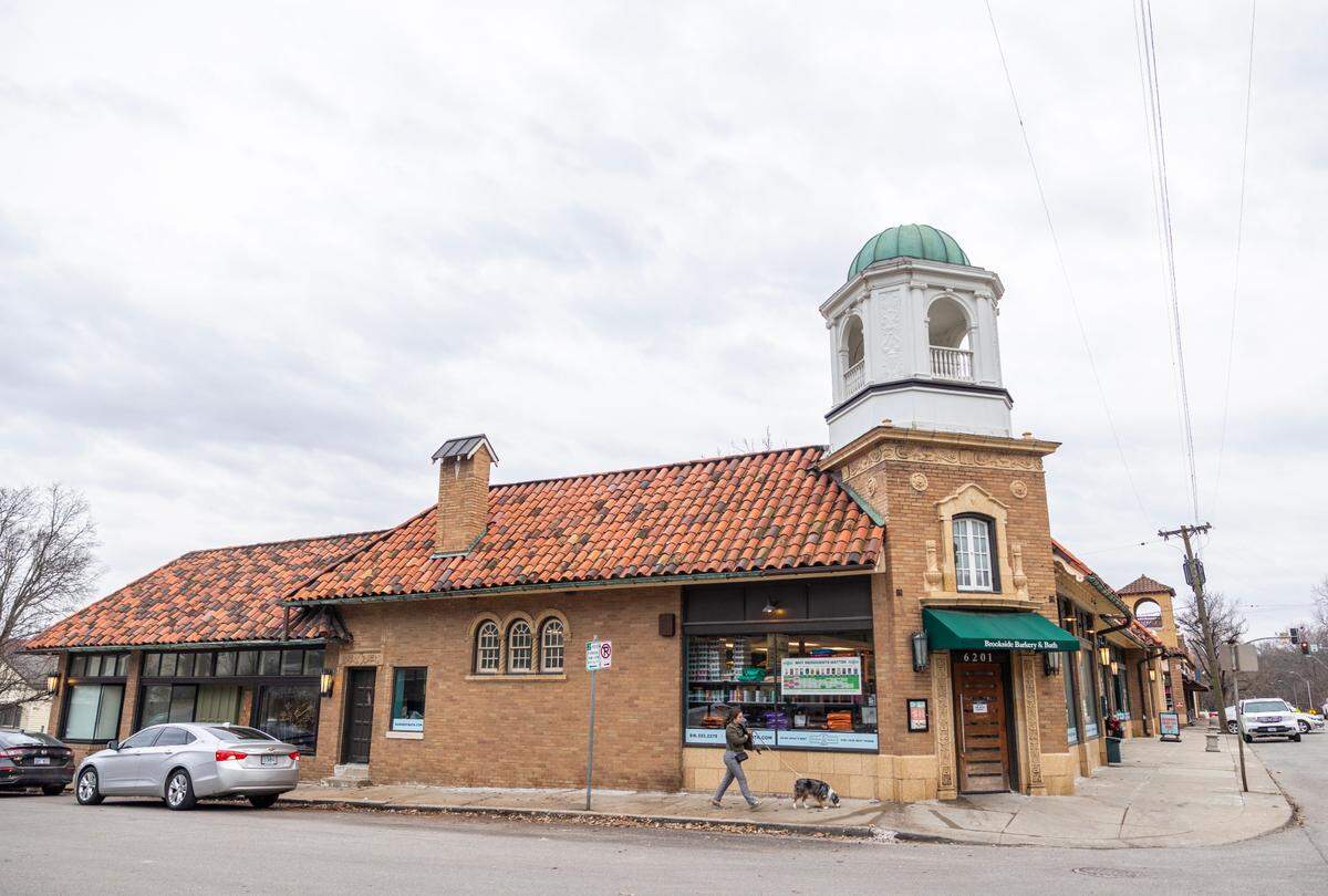 The Brookside Barkery and Bath location on Oak Street was broken into early Saturday morning.