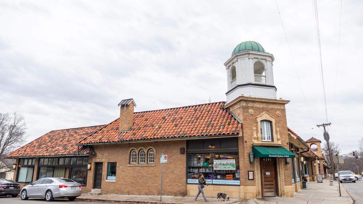 The Brookside Barkery and Bath location on Oak Street was broken into early Saturday morning.