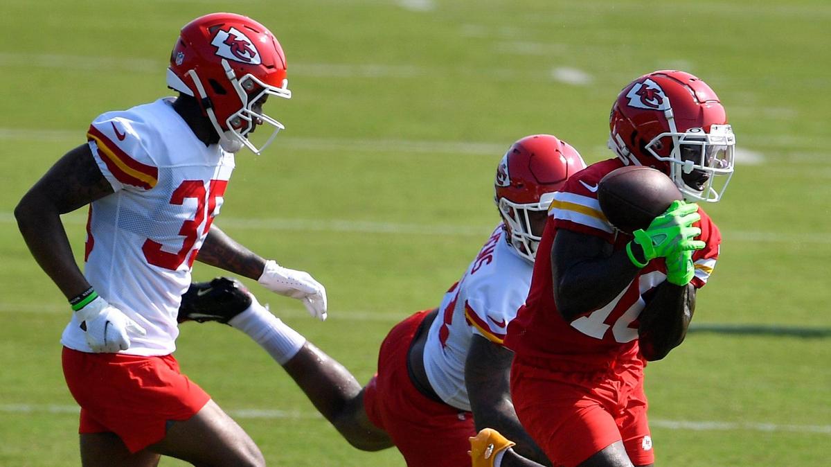 Kansas City Chiefs quarterback Patrick Mahomes found receiver Tyreek hill over the middle during seven-on-seven drills Wednesday during training camp in St. Joseph.