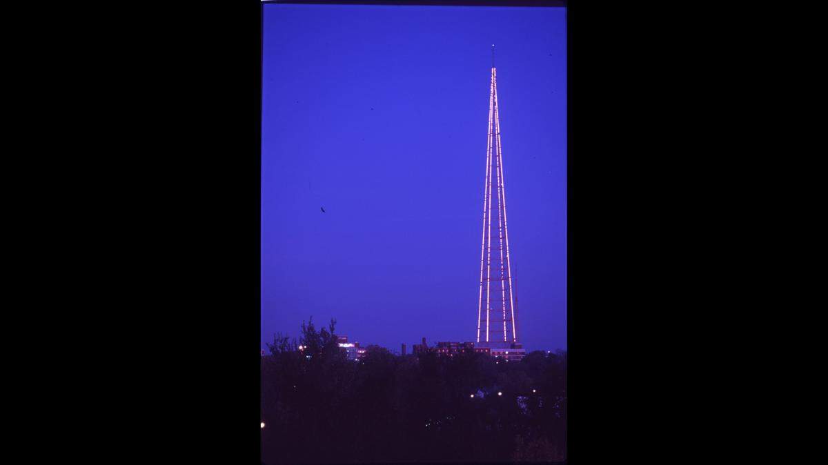 The KCTV tower at East 31st Street and Grand Avenue once was lit at night with more than 1,300 incandescent bulbs. A local group wants to use LED lights to create “the tallest public art installation in the world.”