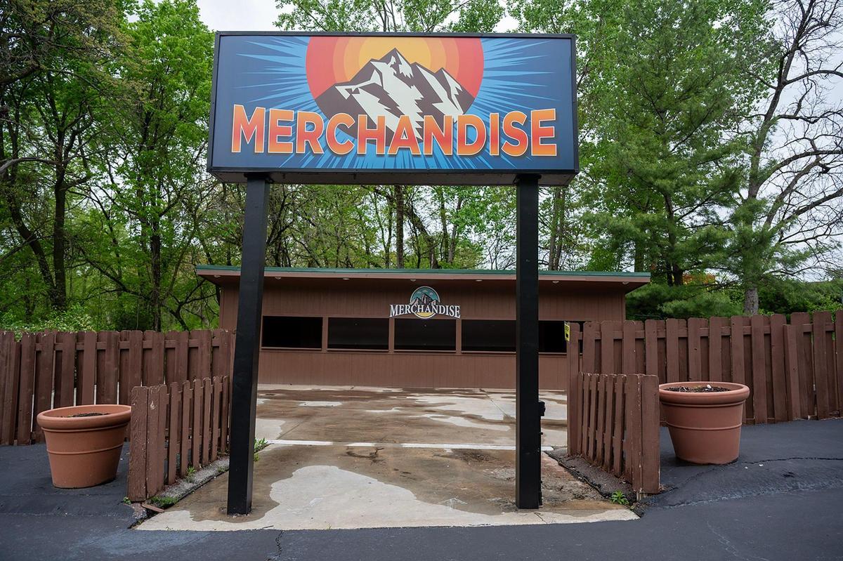To alleviate long wait times for concertgoers, Azura Amphitheater has added a new building dedicated to merchandise sales.