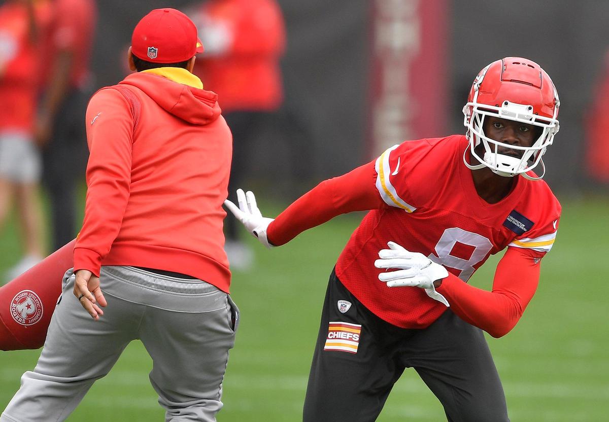 Justyn Ross participates in drills during practice Thursday at the Chiefs’ practice facility.