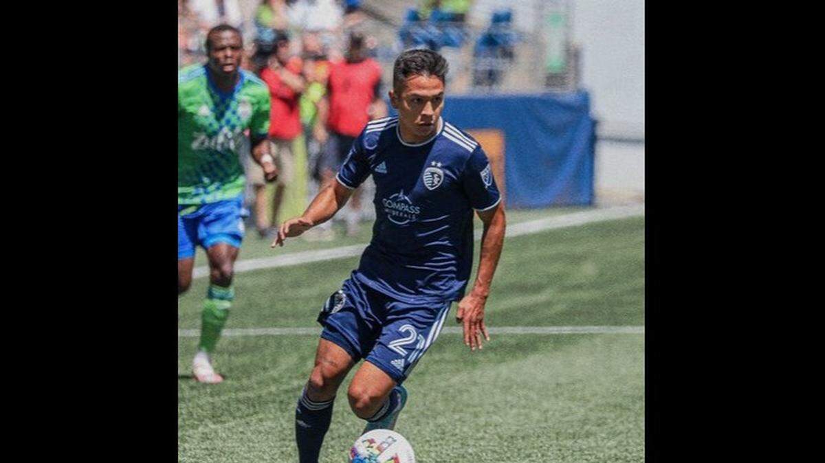 Sporting KC midfielder Felipe Hernandez maneuvers against the Seattle Sounders on Saturday during the teams’ MLS match at Lumen Field in Seattle.