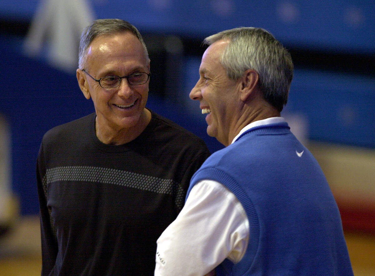 Philadelphia 76ers coach Larry Brown (left), who led Kansas to a national title in 1988, chatted with KU coach Roy Williams in 2001.