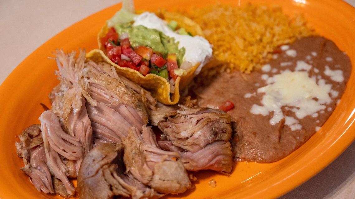 Combo platters are popular at Johnson County Mexican place. My favorite is even better