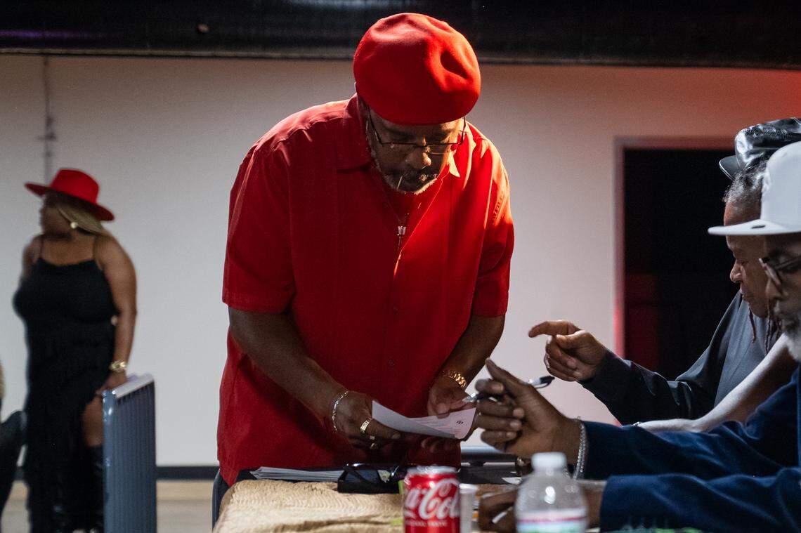 Kevin Abernathy Sr. collects judges’ scorecards during the Big StepOff 2025, on Oct. 18, 2025, in Kansas City. With fierce competition, the steppers are judged on timing, style, and compatibility.
