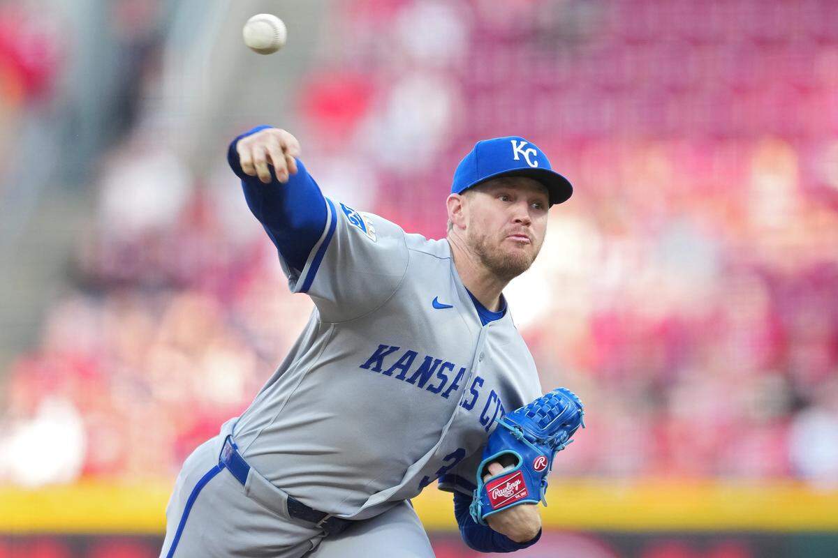 Pitcher Stephen Kolek #32 of the Kansas City Royals throws during the first inning of a baseball game against the Cincinnati Reds at Great American Ball Park on June 03, 2026 in Cincinnati, Ohio.