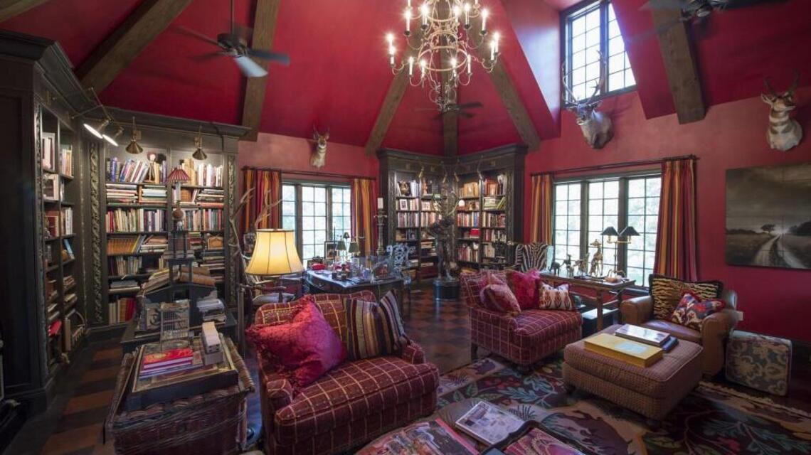 Old World estate serves as glamorous weekend retreat for owners in rural Missouri