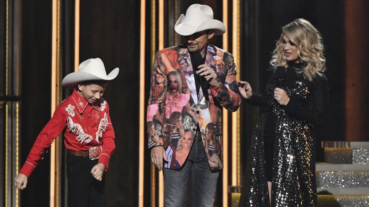The floss dance was everywhere this year. In November, young Mason Ramsey demonstrated it for CMA Awards hosts Brad Paisley and Carrie Underwood.