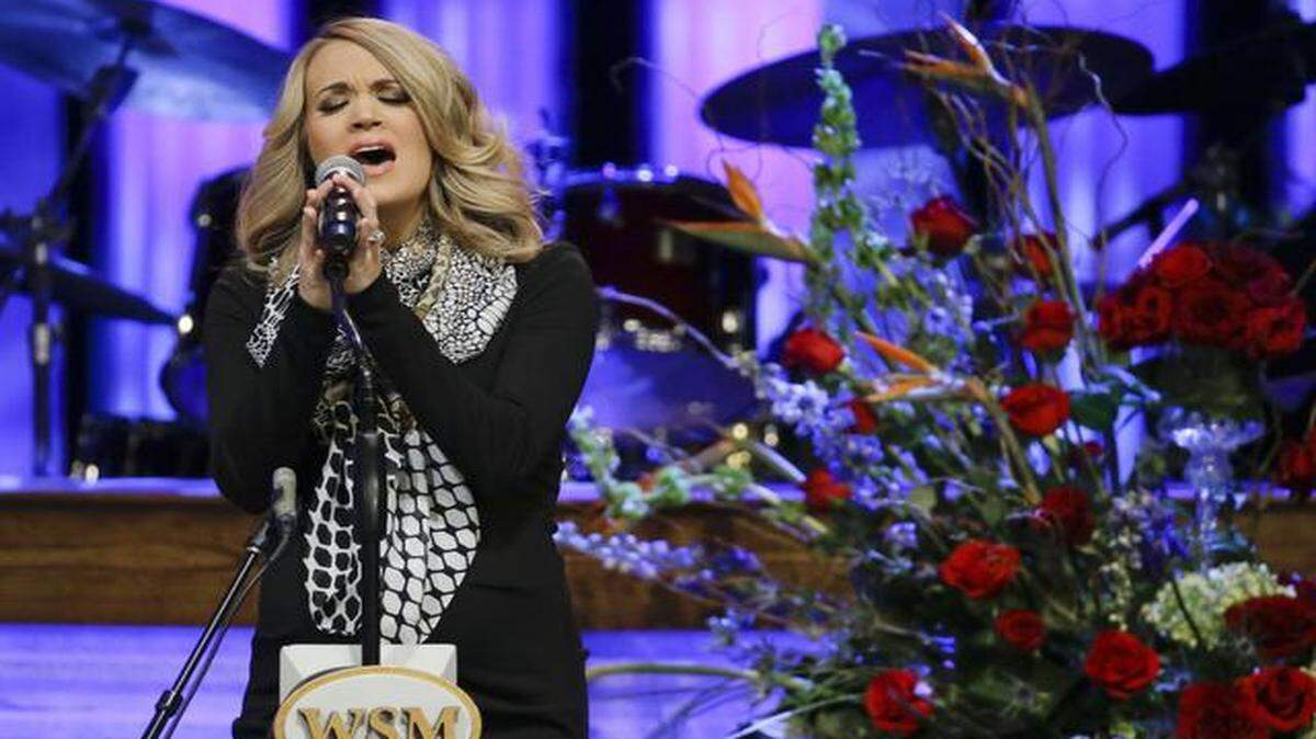 
Carrie Underwood sure knows how to break up with a guy.
